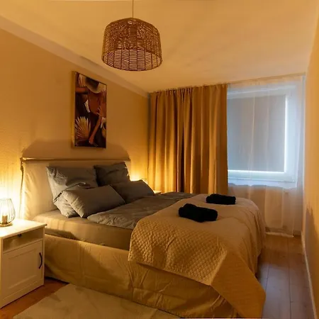 Zentral, Naehe Hbf, Supermarkt, Bahn Vor Ort *