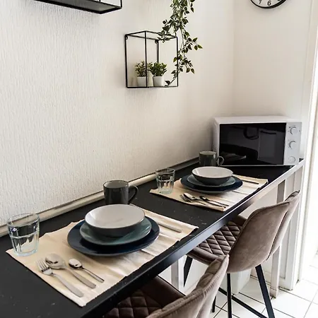 Zentral, Naehe Hbf, Supermarkt, Bahn Vor Ort Apartment