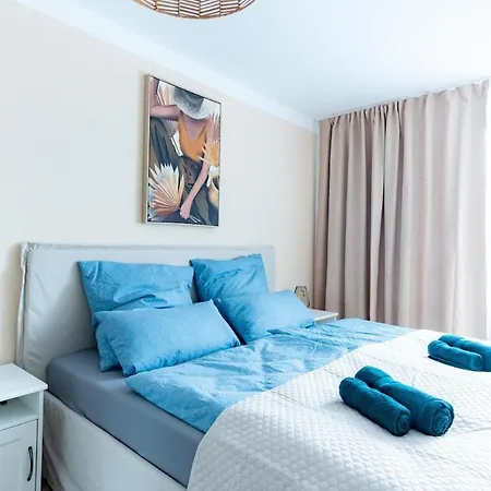 Zentral, Naehe Hbf, Supermarkt, Bahn Vor Ort