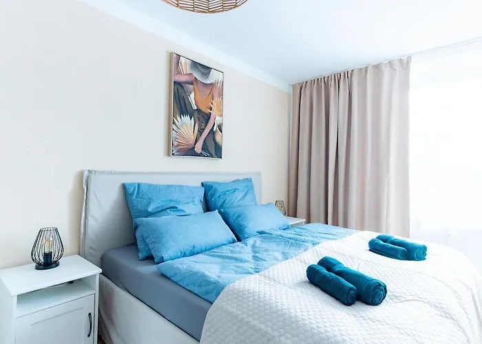 Zentral, Naehe Hbf, Supermarkt, Bahn Vor Ort