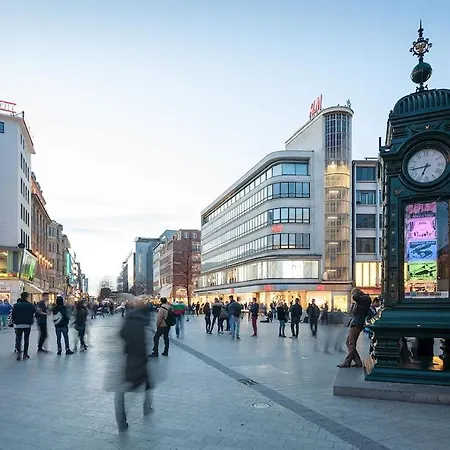 Zentral, Naehe Hbf, Supermarkt, Bahn Vor Ort *